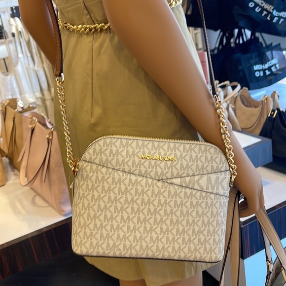 MICHAEL KORS Jet Set Medium Logo Dome Satchel Crossbody 
Vanilla 
NWT - Picture 4 of 16